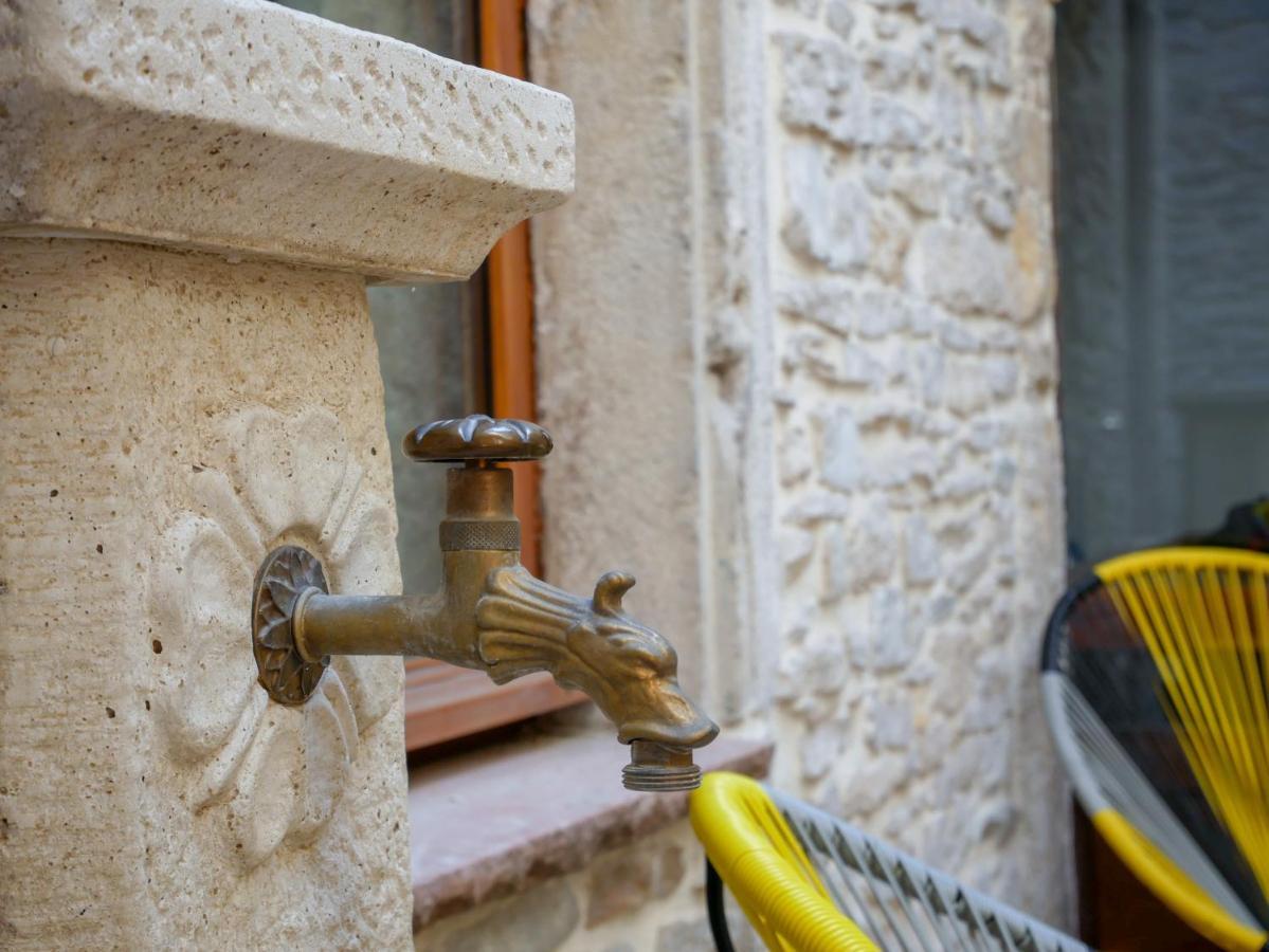 Gite Des Augustins - Gitesdesbalcons-Com Crémieu Buitenkant foto